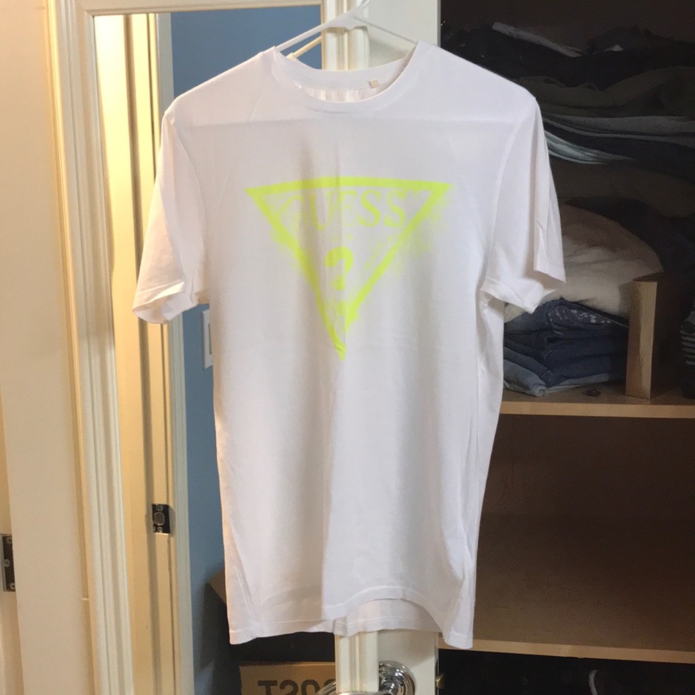 Men’s Guess T Shirt Size Small !